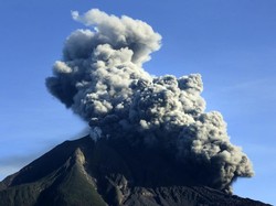 Gunung Sinabung Erupsi untuk Ke-23 Kalinya Bulan Ini