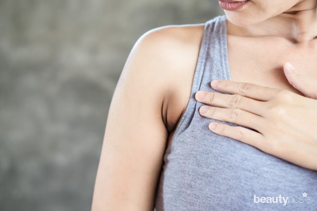 pembengkakan pada kelenjar getah bening di sekitar ketiak juga bisa menandakan kanker payudara maka segera konsultasikan dengan dokter