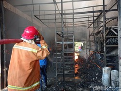 Toko Bahan Bangunan di Lamongan Dilahap Api, Kerugian Ditaksir Ratusan Juta Rupiah