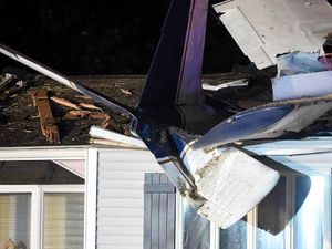 Sungguh Beruntung, Pesawat Jatuh Timpa Rumah Tanpa Ada Korban