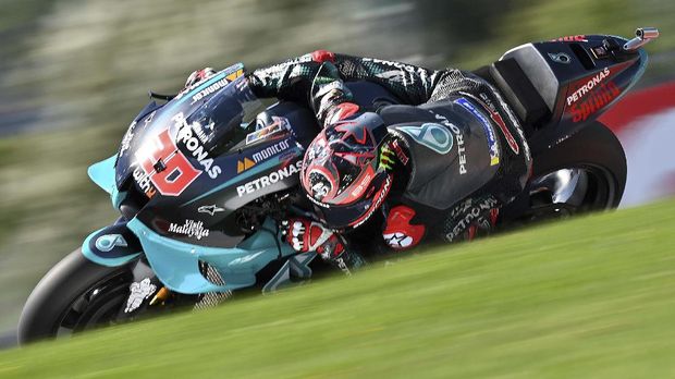 Petronas Yamaha SRT's French rider Fabio Quartararo rides during the qualification session ahead of the MotoGP Styrian Grand Prix on August 22, 2020 at Red Bull Ring circuit in Spielberg bei Knittelfeld, Austria. (Photo by JOE KLAMAR / AFP)