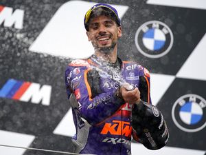 Aksi Last Lap Berbuah Kemenangan Bersejarah Miguel Oliveira Aksi Last Lap Berbuah Kemenangan Bersejarah Miguel Oliveira
