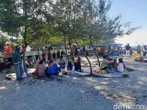 Pantai Kenjeran Dijubeli Wisatawan Saat Long Weekend, Kebanyakan Tak Pakai Masker