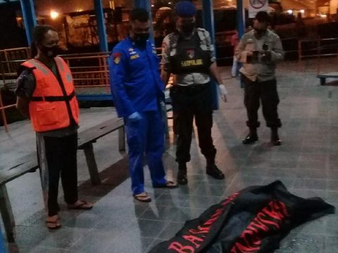 Penemuan mayat di Dermaga Pusri Palembang, Sabtu (22/8/2020).
