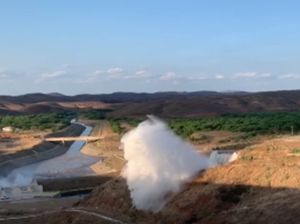 Detik-detik Pipa Bendungan di Brasil Jebol