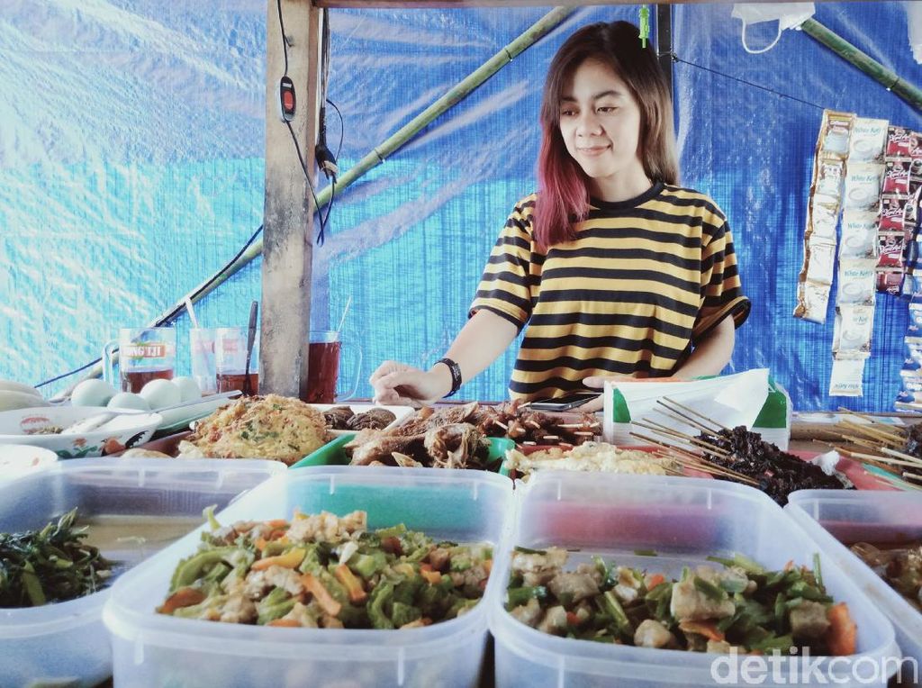 Kenalan dengan Mbak Selvy, Penjual Angkringan Cantik di Klaten Kenalan dengan Mbak Selvy, Penjual Angkringan Cantik di Klaten