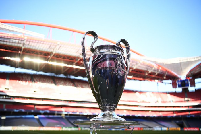 LISBON, PORTUGAL - AUGUST 18: The UEFA Champions League Trophy is seen pitch side prior to the UEFA Champions League Semi Final match between RB Leipzig and Paris Saint-Germain F.C at Estadio do Sport Lisboa e Benfica on August 18, 2020 in Lisbon, Portugal. (Photo by David Ramos/Getty Images)