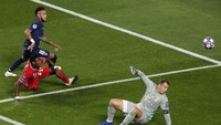Gempuran-gempuran yang dilakukan Neymar terus digagalkan oleh penjaga gawang asal Jerman tersebut. AP Photo/Manu Fernandez.