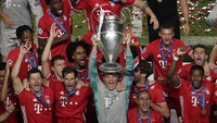 Kini Manuel Neuer punya koleksi dua trofi Liga Champions. Yang pertama diraih di musim 2012/2013, yang kedua ya dini hari WIB tadi. AP Photo/Manu Fernandez.