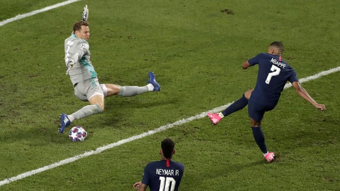 Aksi-aksi Manuel Neuer Bendung Keganasan Neymar dan Mbappe Selain Kingsley Coman, Manuel Neuer juga menjadi pahlawan Bayern Munich saat mengalahkan PSG. Kapten Die Roten itu berkali-kali membendung keganasan Neymar dan Mbappe.