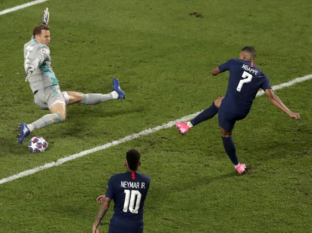 Aksi-aksi Manuel Neuer Mentahkan Keganasan Neymar dan Mbappe Aksi-aksi Manuel Neuer Mentahkan Keganasan Neymar dan Mbappe