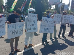 Minta Transparansi Data COVID-19, Massa Gelar Demo di Kantor Bupati Kudus