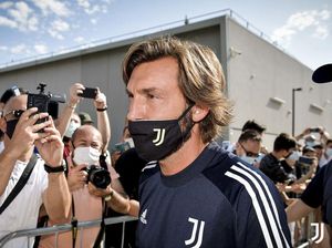 Pirlo Jalani Hari Pertama Latih Juventus, Difoto Bareng Ronaldo