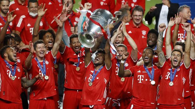 Bayern's Kingsley Coman lifts the trophy after Munich won the Champions League final soccer match between Paris Saint-Germain and Bayern Munich at the Luz stadium in Lisbon, Portugal, Sunday, Aug. 23, 2020.(Matthew Childs/Pool via AP)