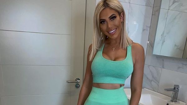 Seksinya Chloe Ferry, Aktris yang Party dengan Pesepakbola dengan Baju Transparan