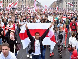 Tuntut Pengunduran Diri Presiden Belarusia, 100 Ribu Demonstran Padati Minsk