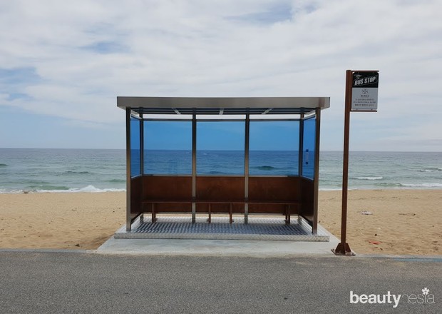 Halte bus You Never Walk Alone/ Foto: Koreaboo Halte bus You Never Walk Alone/ Foto: Koreaboo