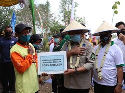 Gubernur HD Beri Hadiah ke Petani Sumsel yang Panen Beras 2x Saat Kemarau