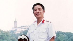 Menyentuh Hati, Ayah-Anak Foto Bareng di Tempat yang Sama Selama 40 Tahun