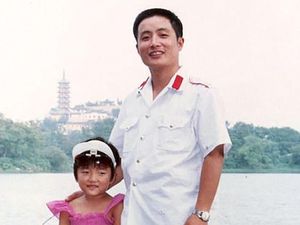 Menyentuh Hati, Ayah-Anak Foto Bareng di Tempat yang Sama Selama 40 Tahun