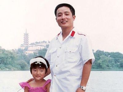 Menyentuh Hati, Ayah-Anak Foto Bareng di Tempat yang Sama Selama 40 Tahun