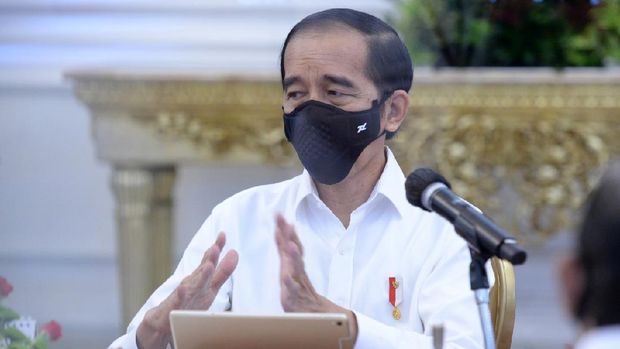 Presiden Joko Widodo memberi arahan dalam rapat terbatas soal covid, Senin (24/8) / Foto: Kris - Biro Setpres