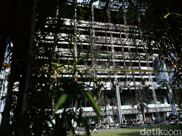 Kebakaran Gedung Kejagung Sisakan Puing dan Jelaga