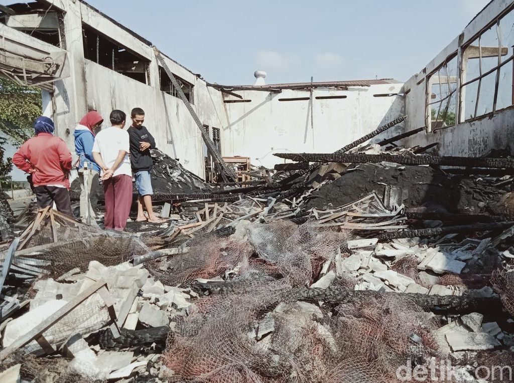 Pabrik Briket Arang di Klaten Ludes Terbakar Pabrik Briket Arang di Klaten Ludes Terbakar