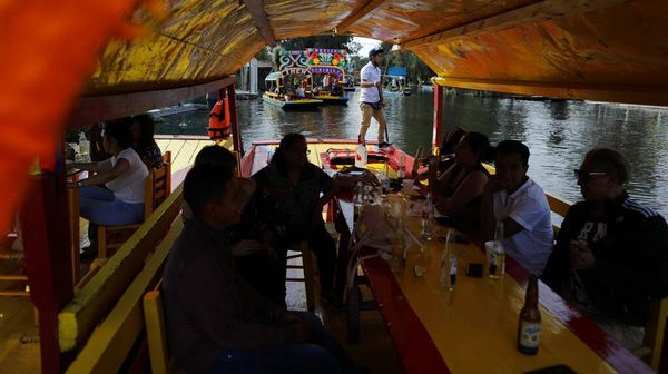 Kembali Dibuka, Taman Apung di Meksiko Ramai Pengunjung