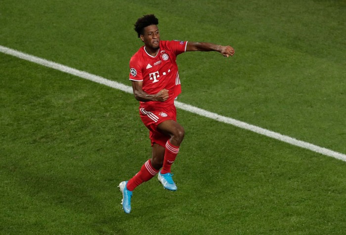 LISBON, PORTUGAL - AUGUST 23: Kingsley Coman of FC Bayern Munich celebrates after scoring his teams first goal  during the UEFA Champions League Final match between Paris Saint-Germain and Bayern Munich at Estadio do Sport Lisboa e Benfica on August 23, 2020 in Lisbon, Portugal. (Photo by Manu Fernandez/Pool via Getty Images)