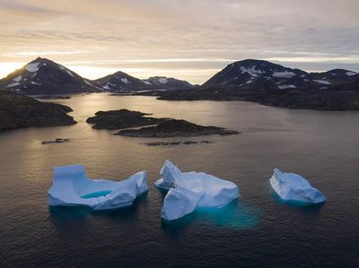 Ratusan Miliar Ton Es Greenland Mencair Imbas Perubahan Iklim