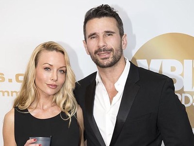 Eng chiroyli erkak porno yulduz Erkaklar ayolning sutini yalaydilar