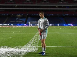 Manuel Neuer Kok Rayakan Juara Liga Champions di Marseille?