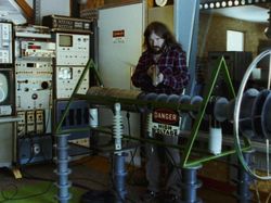 Edan, Pria Ini Habiskan 30 Tahun Memburu Alien