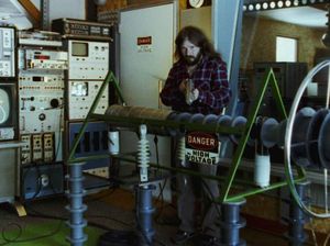 Edan, Pria Ini Habiskan 30 Tahun Memburu Alien