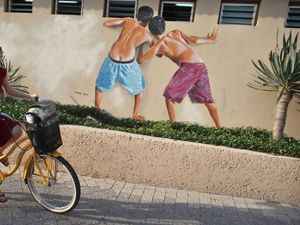 Ada Dugaan Pemerkosaan Berkelompok di Israel, Mural Pria Mengintip Dihapus