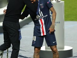 Pelatih Thomas Tuchel sampai memeluknya erat-erat dan mengaku bangga atas apa yang Neymar berikan untuk tim (Getty Images)