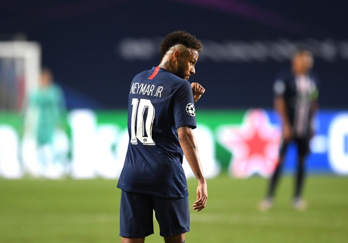 LISBON, PORTUGAL - AUGUST 23: Neymar of Paris Saint-Germain looks on during the UEFA Champions League Final match between Paris Saint-Germain and Bayern Munich at Estadio do Sport Lisboa e Benfica on August 23, 2020 in Lisbon, Portugal. (Photo by David Ramos/Getty Images)