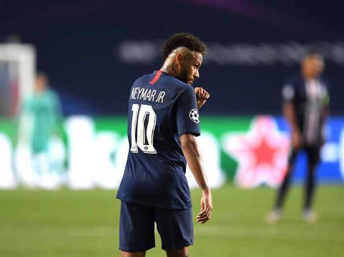 LISBON, PORTUGAL - AUGUST 23: Neymar of Paris Saint-Germain looks on during the UEFA Champions League Final match between Paris Saint-Germain and Bayern Munich at Estadio do Sport Lisboa e Benfica on August 23, 2020 in Lisbon, Portugal. (Photo by David Ramos/Getty Images)
