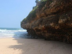 Pantai Srakung Gunungkidul Pas buat yang Tak Suka Keramaian