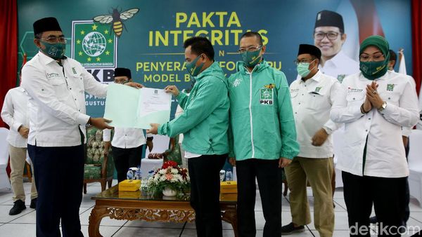 PKB Serahkan Formulir B.1-KWK pada Calon Kepala Daerah