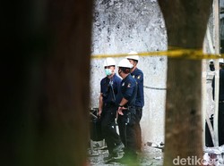 Puslabfor Teliti Abu dan Arang Sisa Kebakaran Gedung Kejagung