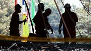 Polisi Olah TKP Cari Penyebab Kebakaran Gedung Kejagung