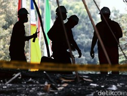 Tim Labfor Polri Ambil Sampel di 15 Titik Gedung Kejagung yang Terbakar