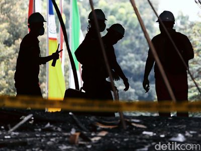 Polisi Olah TKP Cari Penyebab Kebakaran Gedung Kejagung
