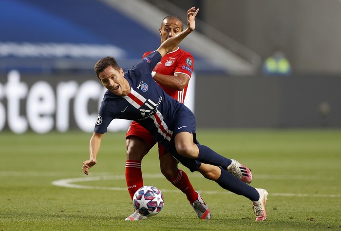 PSGs Ander Herrera, left, and Bayerns Thiago challenge for the ball during the Champions League final soccer match between Paris Saint-Germain and Bayern Munich at the Luz stadium in Lisbon, Portugal, Sunday, Aug. 23, 2020.(Matthew Childs/Pool via AP)