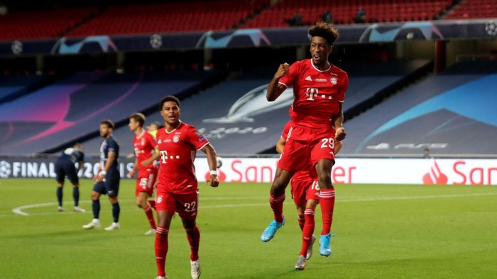 LISBON, PORTUGAL - AUGUST 23: Kingsley Coman of FC Bayern Munich celebrates after scoring his teams first goal during the UEFA Champions League Final match between Paris Saint-Germain and Bayern Munich at Estadio do Sport Lisboa e Benfica on August 23, 2020 in Lisbon, Portugal. (Photo by Miguel A. Lopes/Pool via Getty Images)