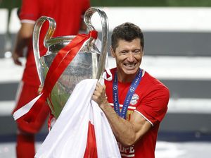 Robert Lewandowski Pemain Terbaik UEFA 2019/2020 Robert Lewandowski Pemain Terbaik UEFA 2019/2020
