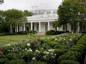 Foto Before-After Taman Gedung Putih Buatan Melania Trump, Netizen Nyinyir Foto Before-After Taman Gedung Putih Buatan Melania Trump, Netizen Nyinyir