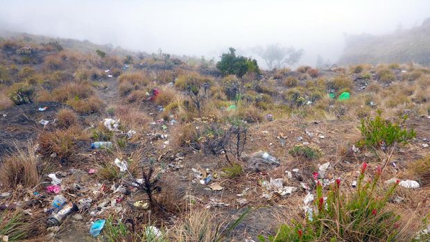 Sampah di Gunung Rinjani
